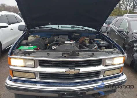 1997 Chevrolet Suburban 1500 из США, поврежденный, VIN 3GNFK16R5VG189156